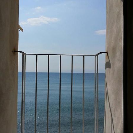 Balcone Sulla Spiaggia เชฟาลู ภายนอก รูปภาพ