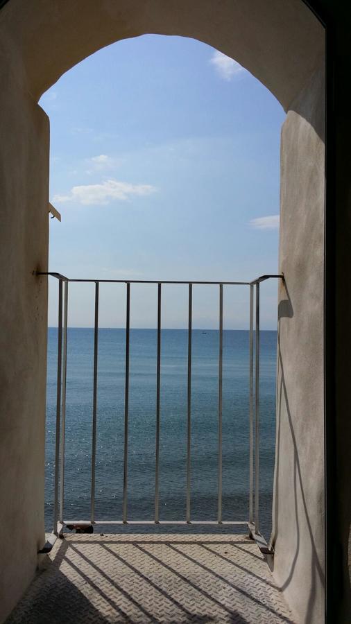 Balcone Sulla Spiaggia เชฟาลู ภายนอก รูปภาพ
