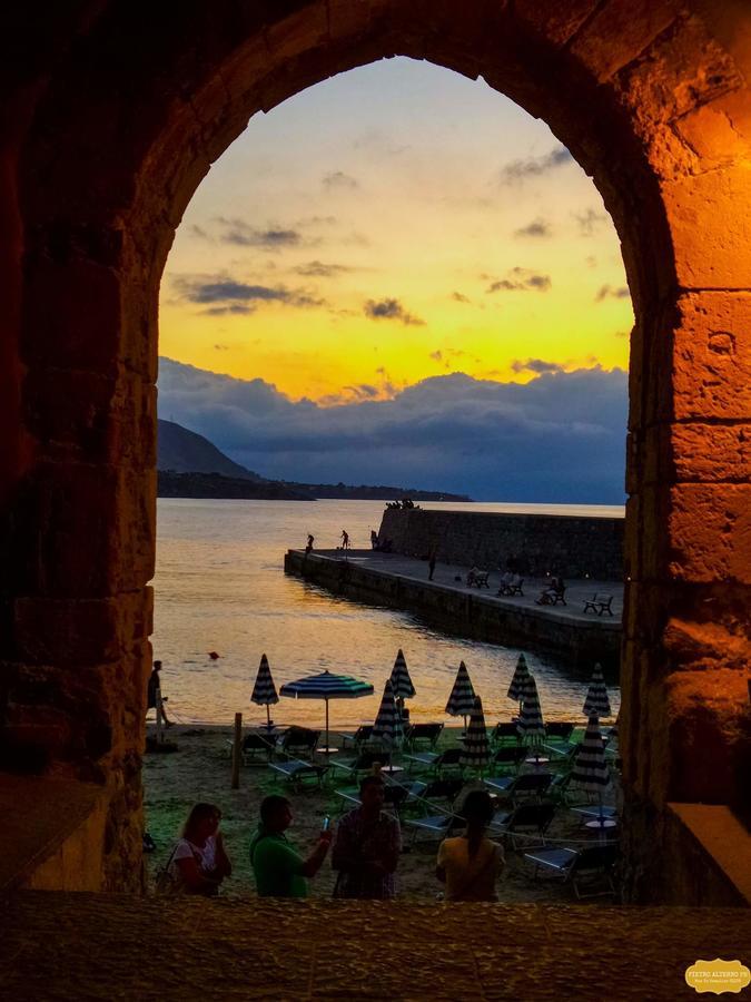 Balcone Sulla Spiaggia เชฟาลู ภายนอก รูปภาพ